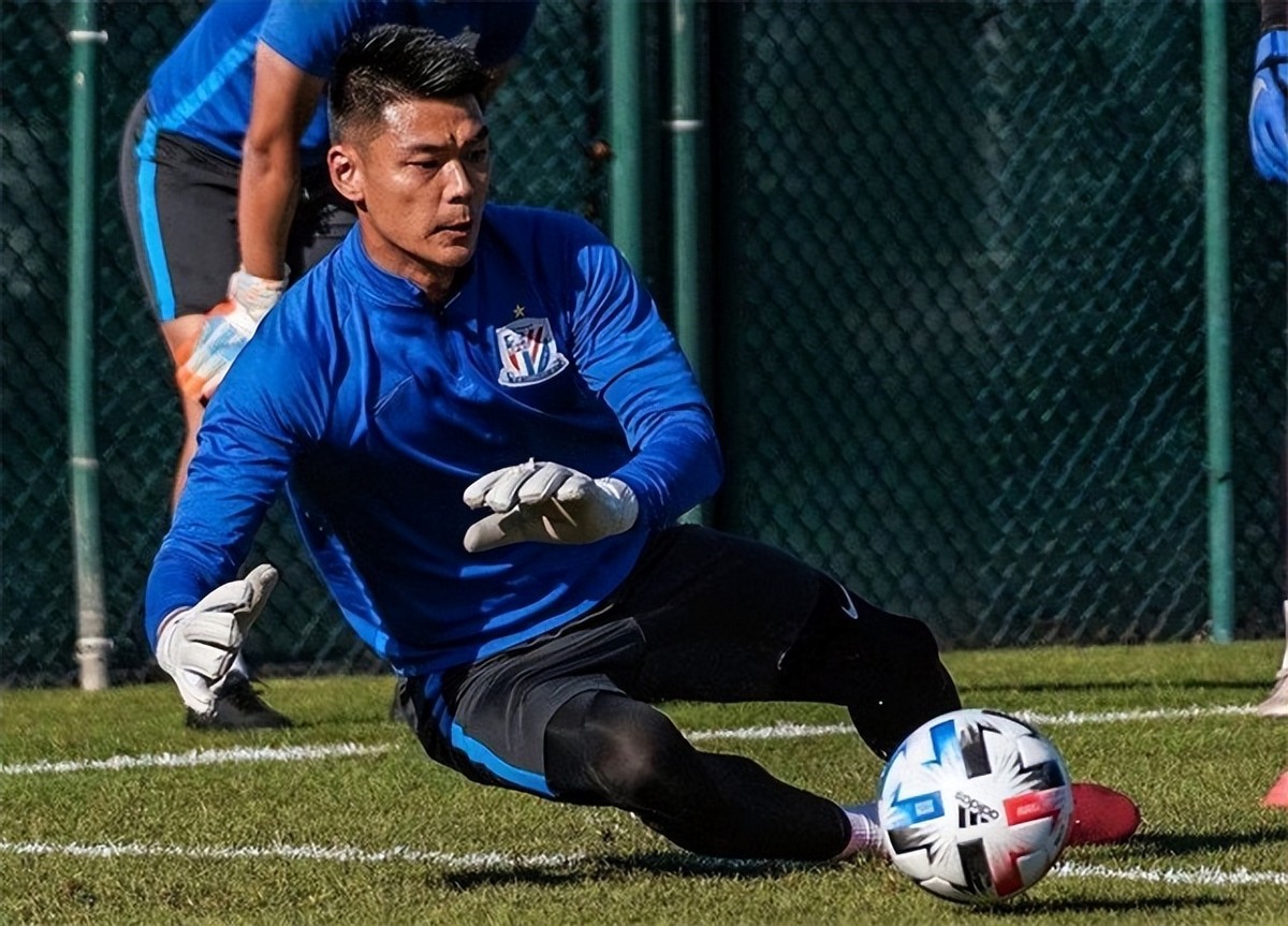 恒大队长曾诚完整版,恒大第一门将曾诚依然热爱足球