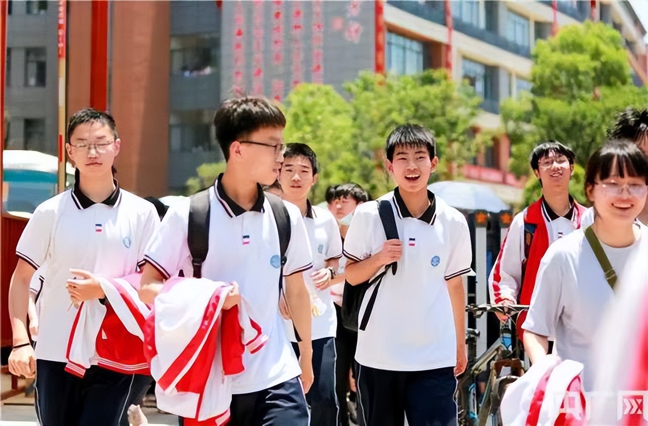 孩子考完后,脸色并不好,家长首先要做的是什么?