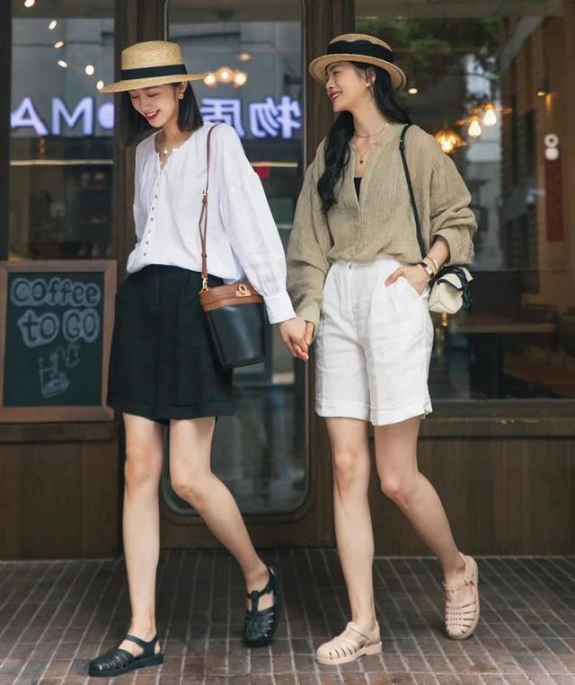 脚宽穿什么凉鞋好看,尖头凉鞋看着脚宽不好看怎么办