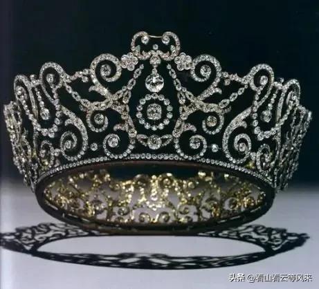 英国女王王冠是什么样的,英国女王的王冠有哪些