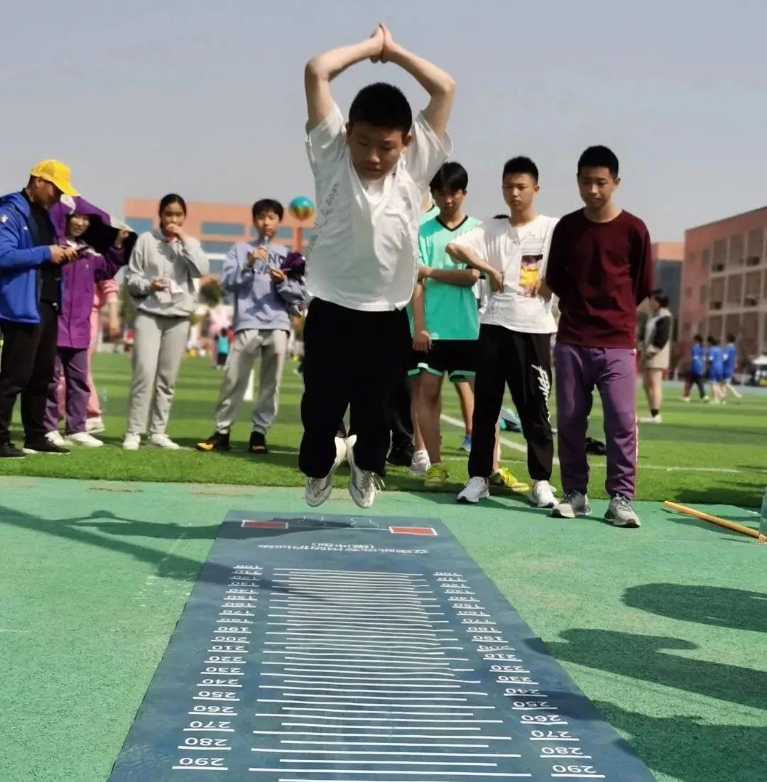 随县第三届“新华杯”中小学生运动会在炎帝学校举行