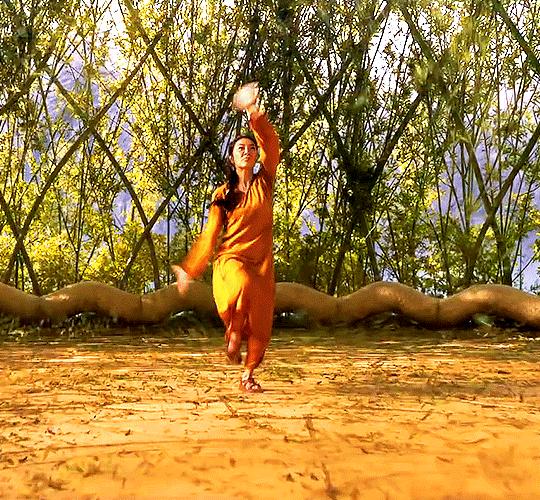 带1000万珠宝进组，谈18年恋爱不结婚，彪悍的人生不需要解释