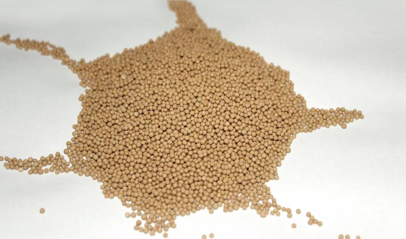 中空玻璃隔铝条为什么有小孔,中空玻璃出现白色结晶斑点