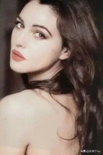 意大利女星莫妮卡贝鲁奇致命邂逅,意大利影星莫妮卡贝鲁奇照片