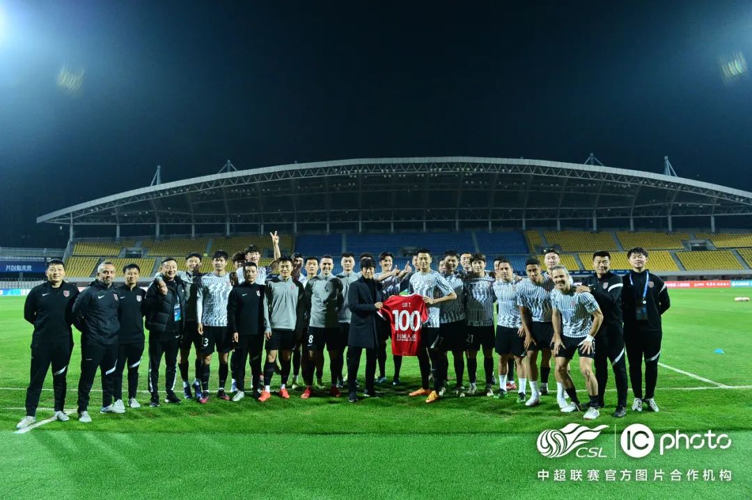 继续披荆斩棘！俱乐部为刘涛举行百场纪念仪式