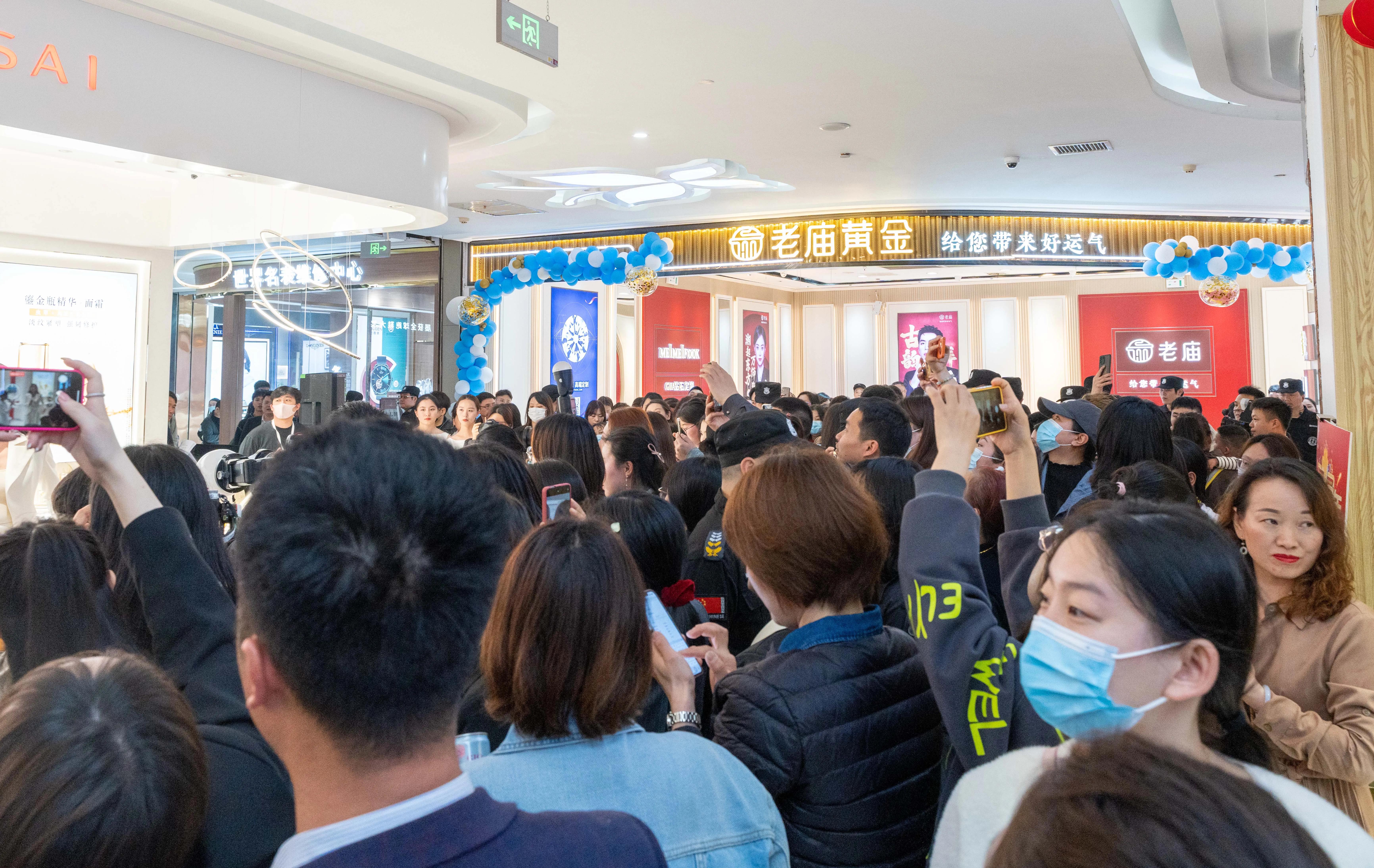 看明星拍戏去哪里看,哪个明星来过宇宙中心万家丽