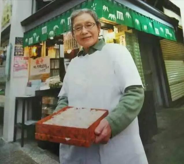 她,凭3平米小店,2款点心,年入3亿多日元(约2000万RMB)