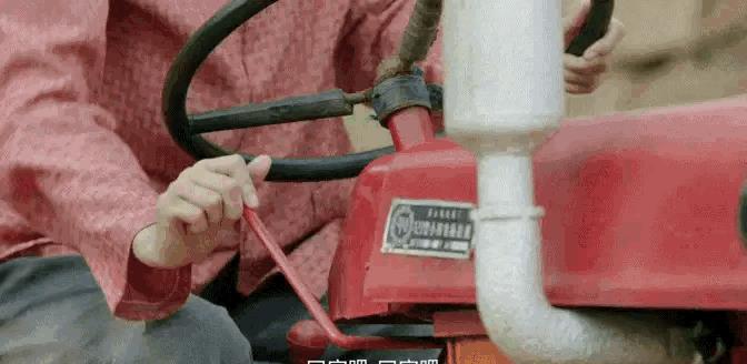 干瘪黑瘦，一口假牙，这就能演“村花”？观众表示越看越觉得假