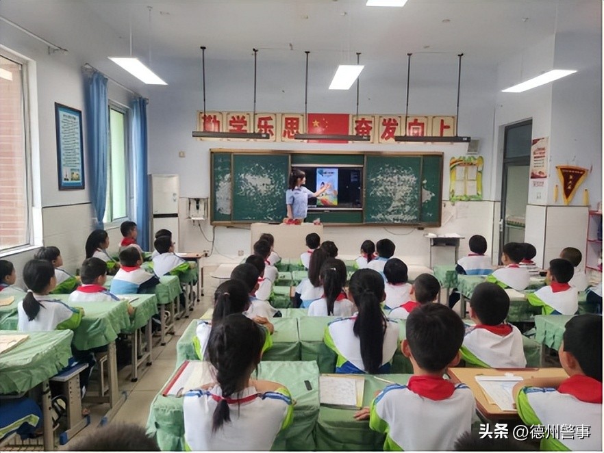 跟着警察一起出警,跟着警察执勤