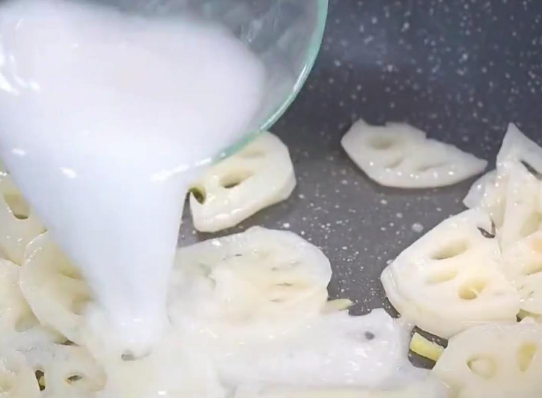 凉拌藕片,夏天凉拌藕