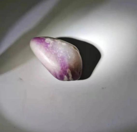 且末和田玉紫色,一坨和田玉