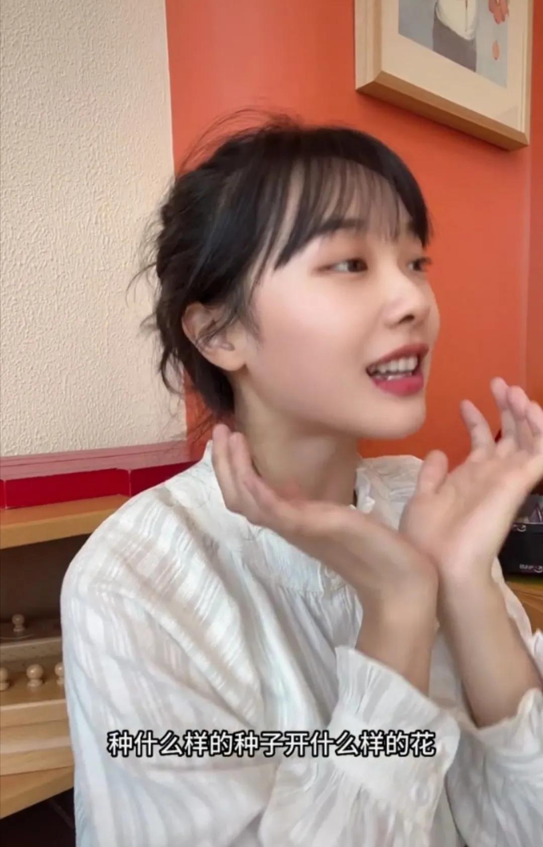 老师一节直播课赚上亿,女老师直播赚钱给学生买礼物