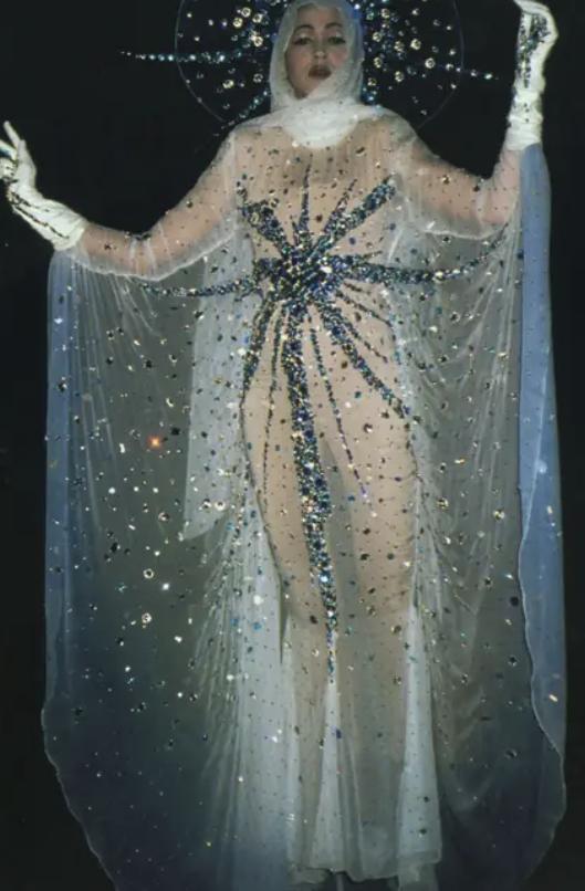 BLACKPINK全员上身的品牌究竟什么来头？