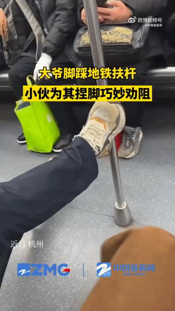 公公给我儿子看病图片,公公陪儿子输液哭了