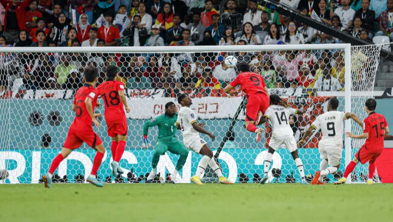 争议！韩国队赛后*攻围**裁判，主帅染红，曹圭成双响成遮羞布