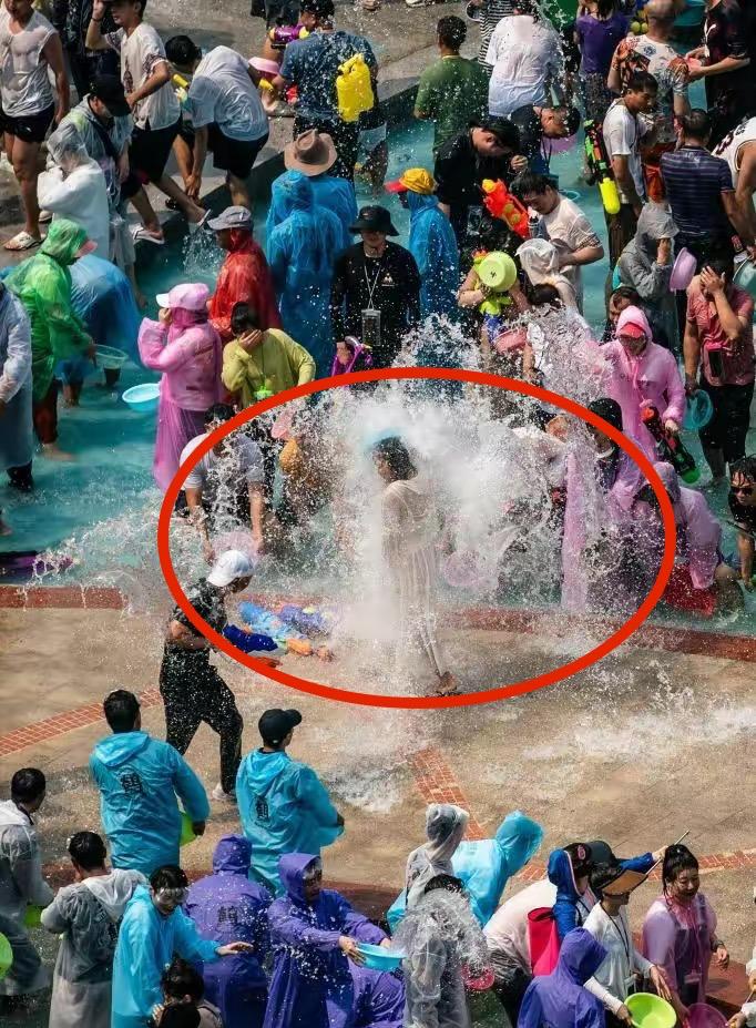西双版纳泼水节现场被围攻,西双版纳泼水节恶劣事件怎么处理