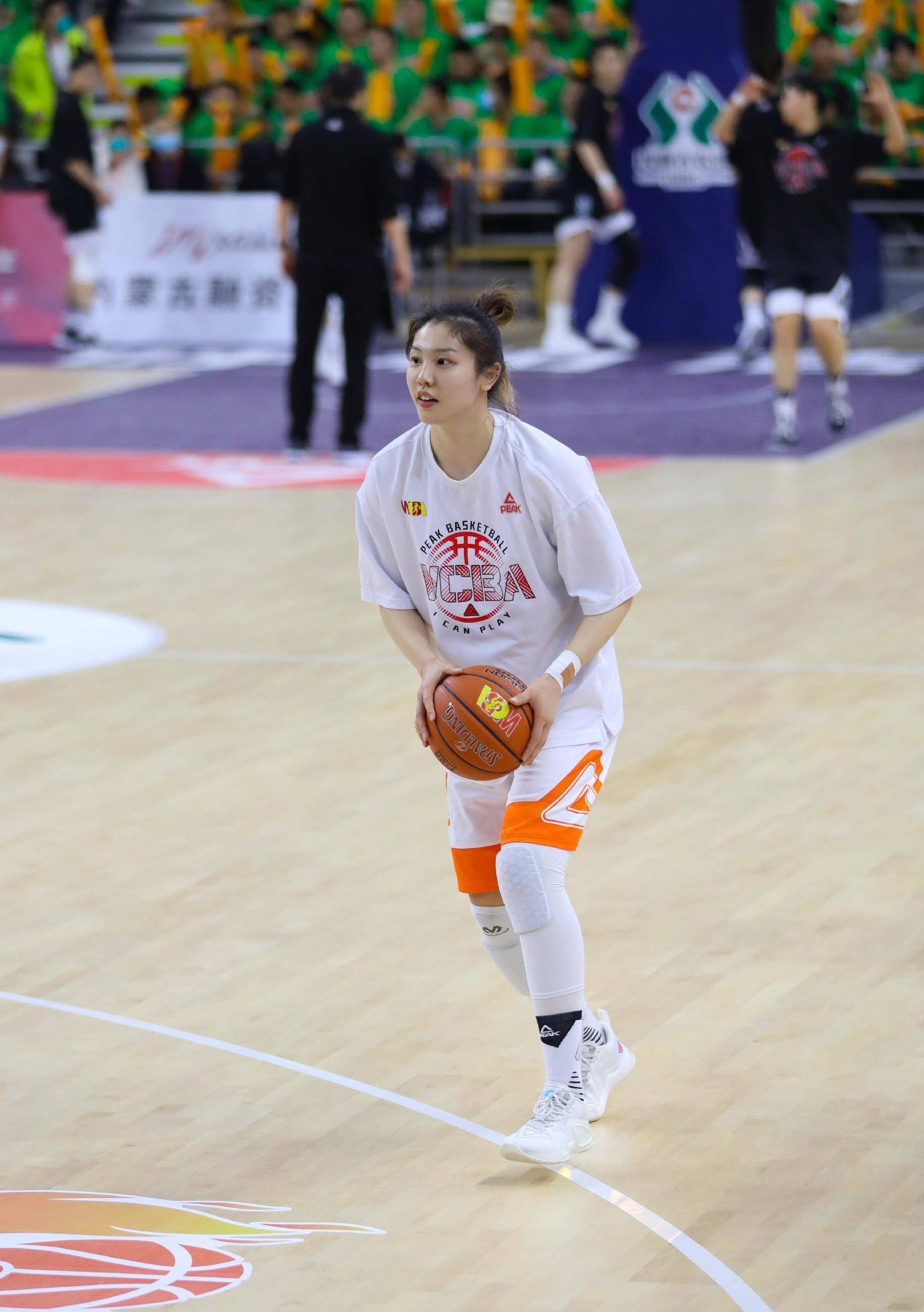 中国女篮王思雨照片好看一点的,徐杰和张茹王思雨身高啥关系