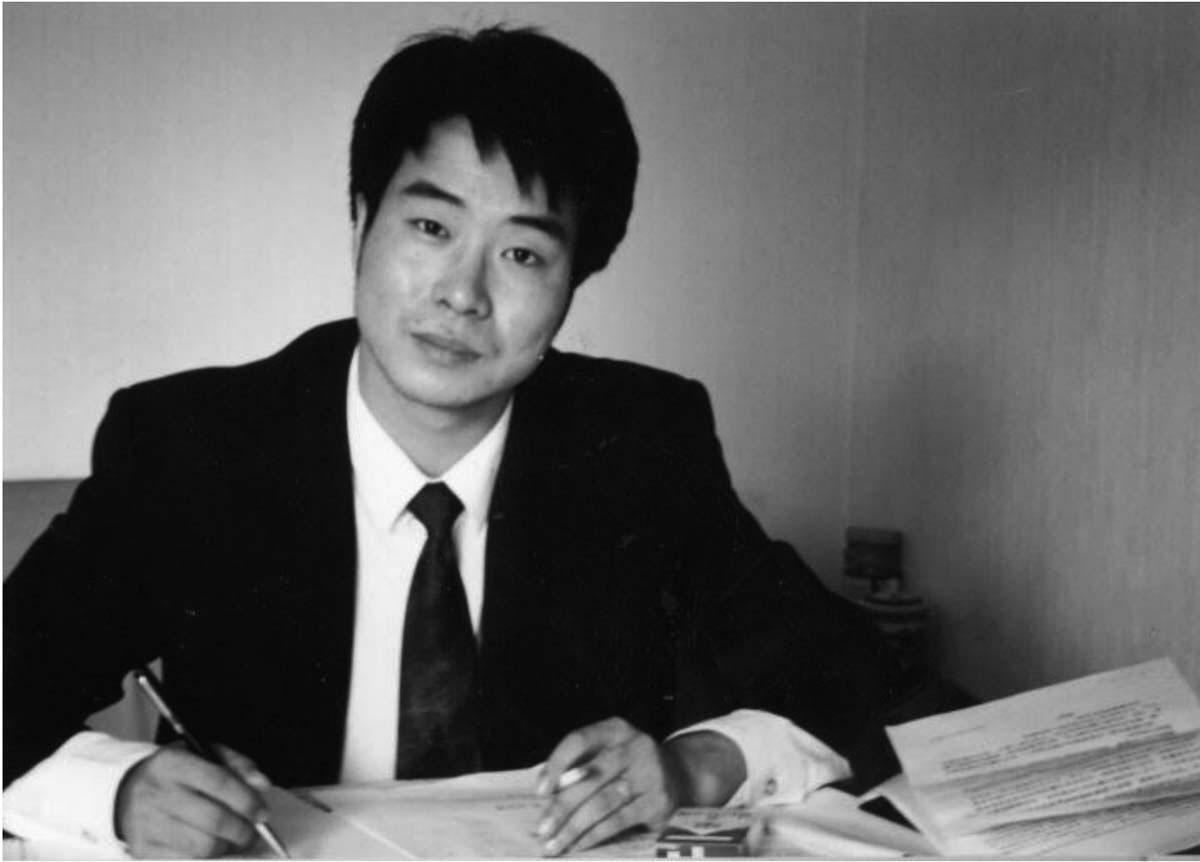 吉林穷小子，考上北大，却被北大封杀，合伙创业，又被踢出局