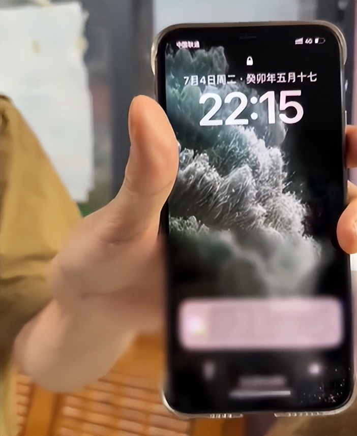 一个人干翻三亚海鲜所有商户，怕被人砍，男子买了200万意外险！