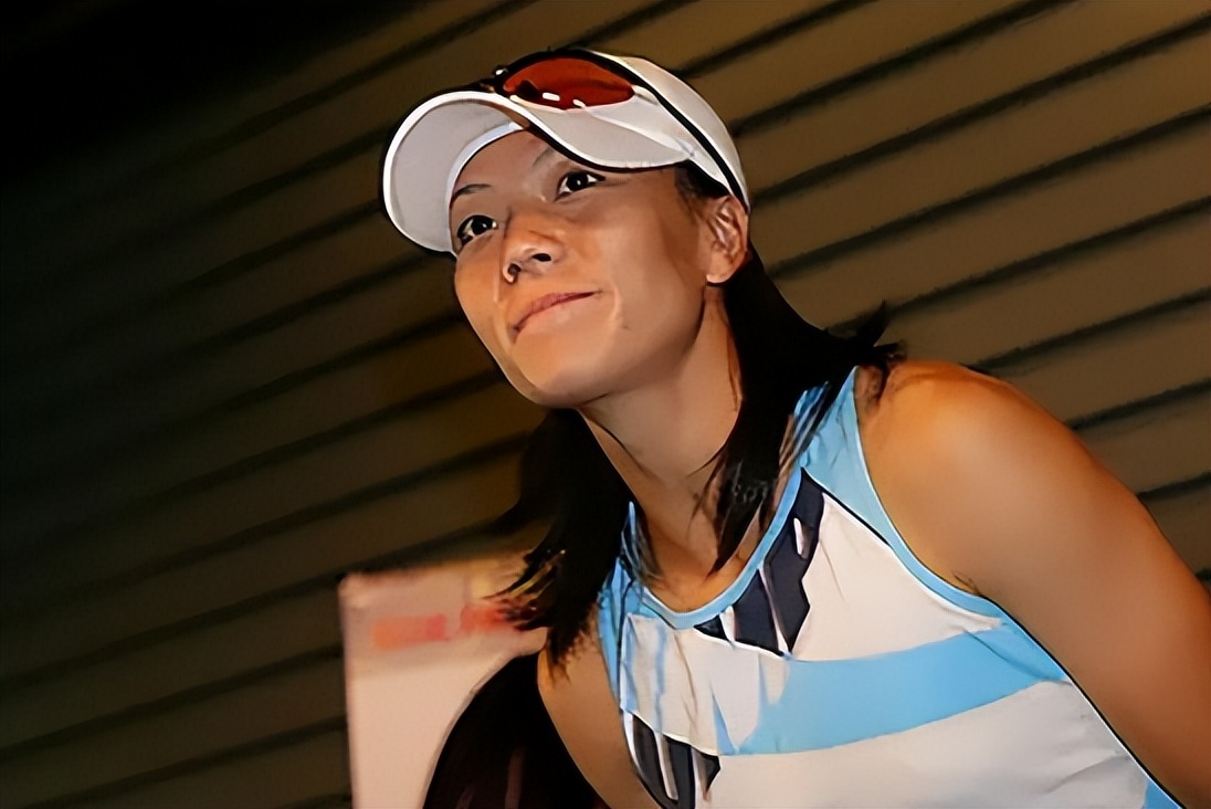 2018年，43岁的前女国脚张欧影患癌离世，临终前的生活凄惨落寞