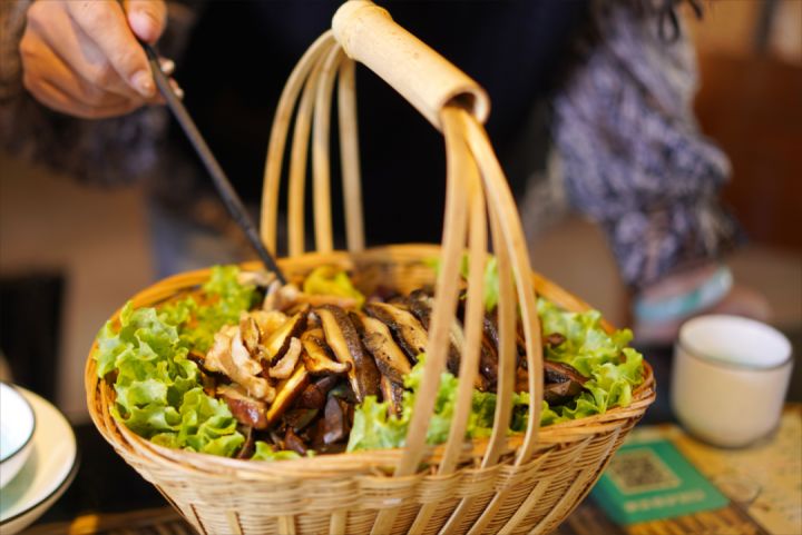 这座好吃好玩好住的云南小城，我劝你一定早点去