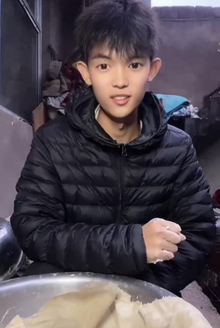 苏小宇之前不是有一千多万粉丝吗,最穷的网红苏小宇