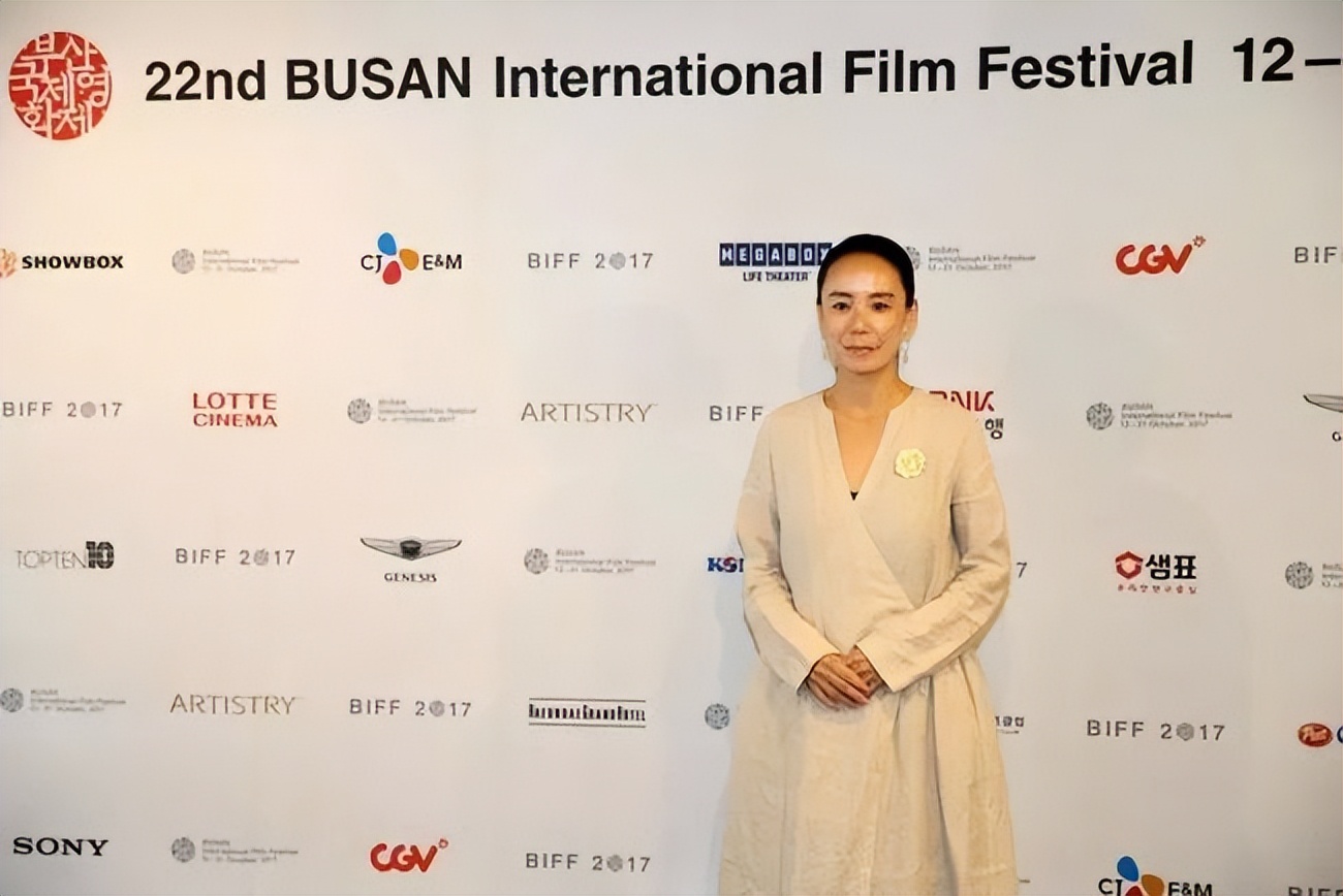 日本著名女性艺人被爆出轨,日本女星被曝出轨导演