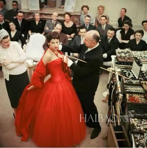 dior鏈嶈鍚勪釜鏃舵湡椋庢牸鐗瑰緛婕斿彉,dior50骞翠唬鏈嶈鐗硅壊