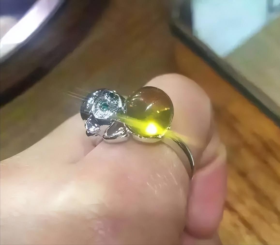 琥珀：纯净美丽，高贵神秘