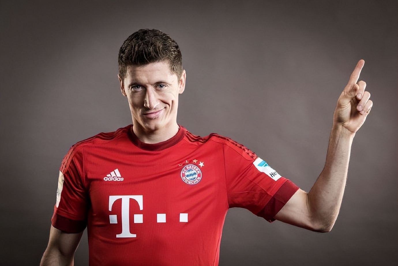 穷困潦倒巴萨依然是主角，利物浦的恩人，拜仁的钱包，差一个官宣