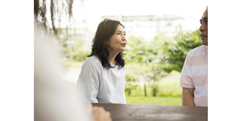 我和老公回老家养老,女儿打6个电话阻止,你才56就养老,我怎么办？