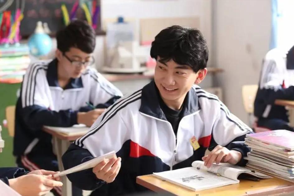 学生头标准发型要求,学生头发型规定的意义