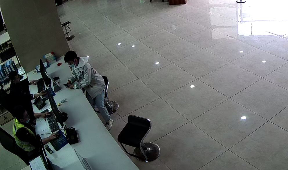 网上找“黑客”查女友通话记录小伙被骗4700元