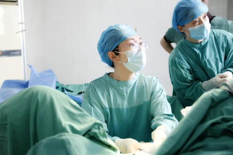 女子检查妇科发现体内有三个病,26岁女子查出双子宫