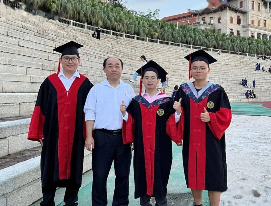 复旦大学女博士一年发表论文,厦门大学女博士事件处理结果