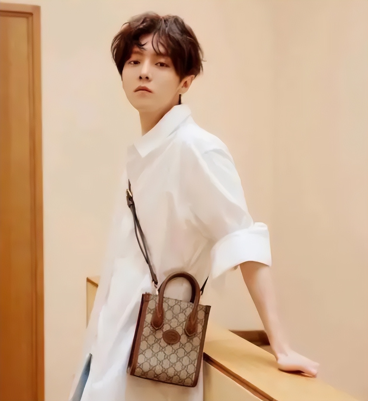 一张签名拍立得被卖8000元!揭秘贩卖明星周边的灰色产业链