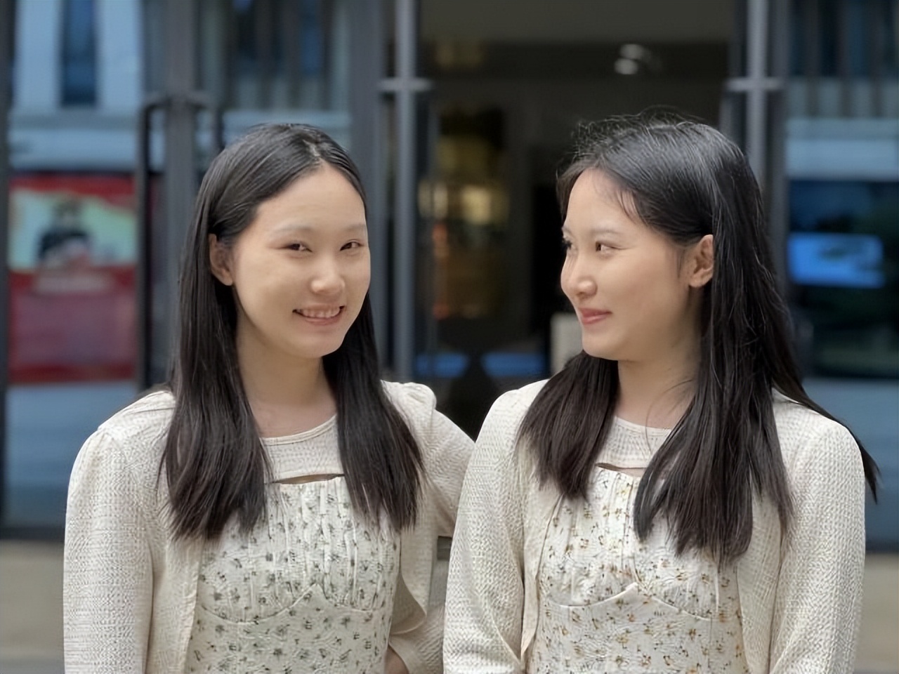 双胞胎姐妹考入湖北大学同专业,双胞胎同时考上同一所大学