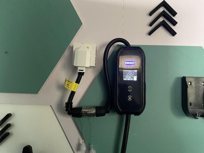 零跑c01便携式充电器多少功率,零跑c01快充电充到100可以吗