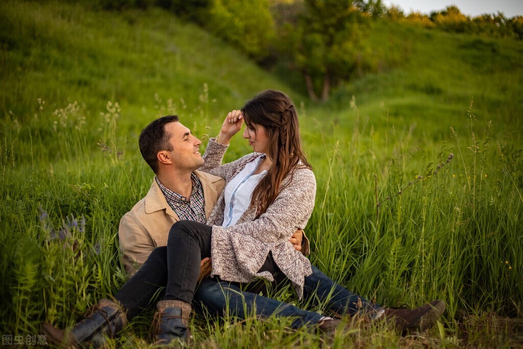 情侣之间不互相说自己要忙什么,情侣之间有什么爱称