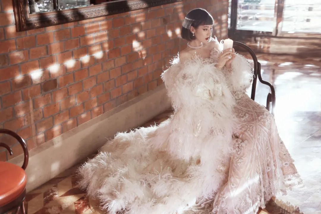 亚洲婚纱女王杀进内娱，女星们集体坐不住了