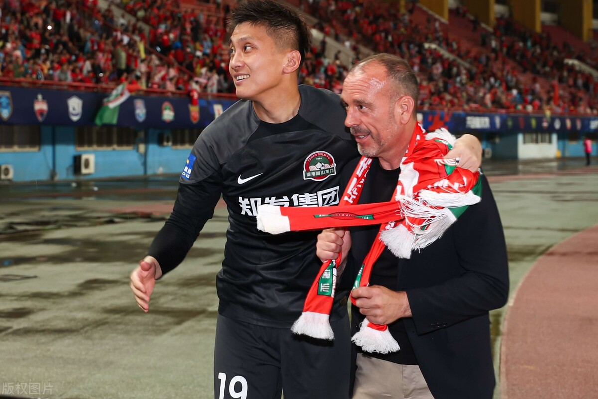 科维奇3进球,科维奇打反手