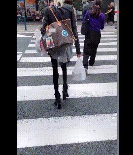 塞进去容易拔出来难,妹子着急死了哈哈哈哈哈哈！真的尴尬啊