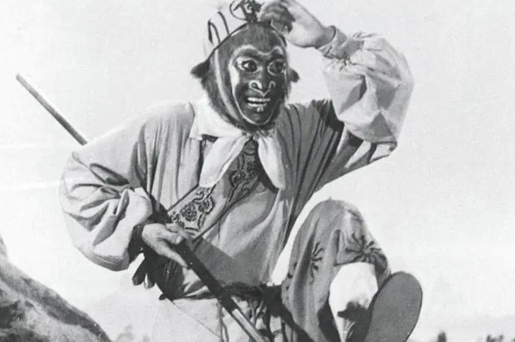 六小龄童抬棺,六小龄童去守墓了吗