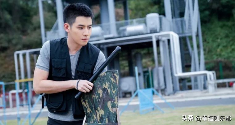 《照亮你》：烟火气中的逆行英雄，浪漫治愈的爱情童话