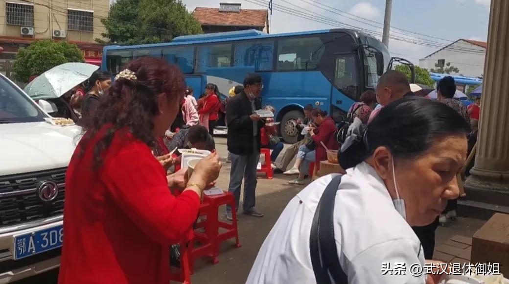 40到60岁老人免费领鸡蛋,60岁老人免费领鸡蛋