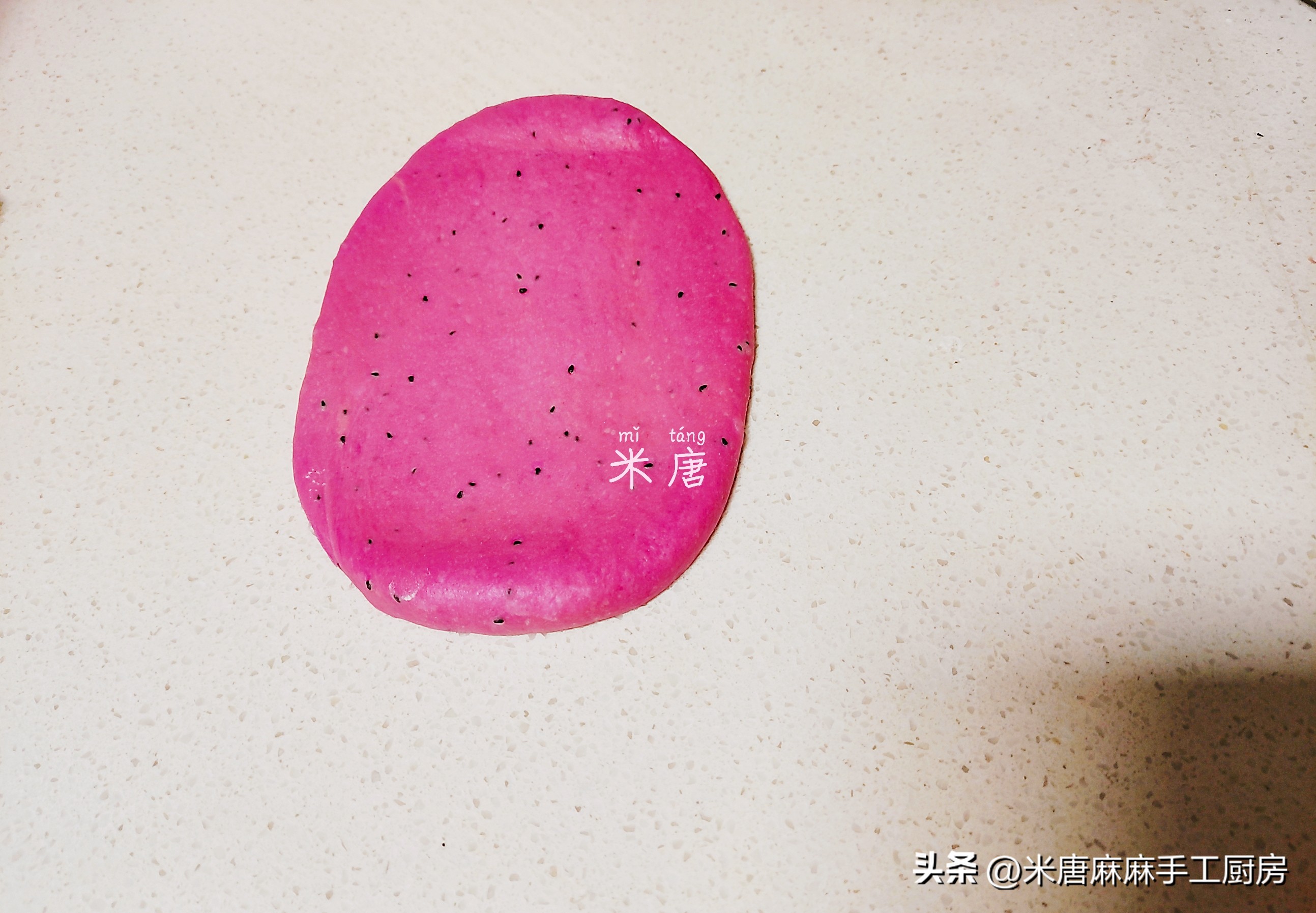 米唐麻麻玩转面团：#吐司日记#火龙果蔓越莓乳酪吐司