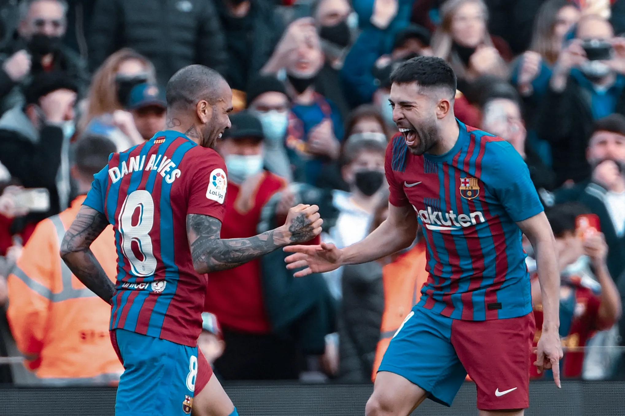 从阿尔维斯到阿尔维斯,巴萨的边后卫为什么这么难踢?