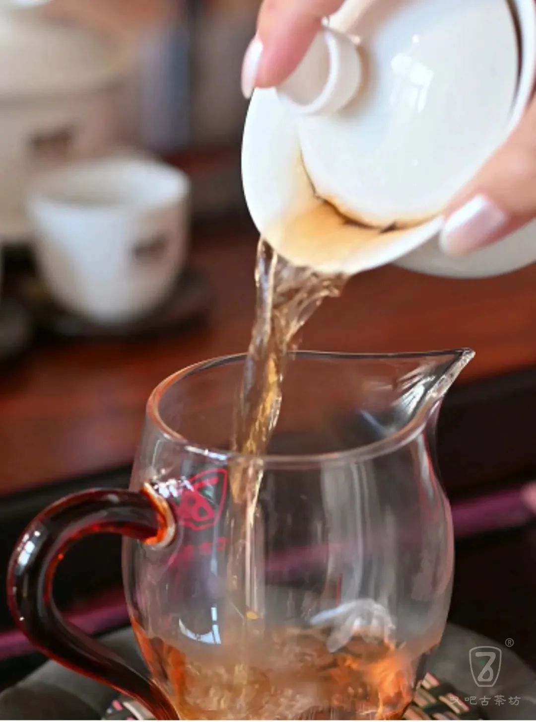 不同年龄段喝水的区别,不同年龄段喝白酒啤酒