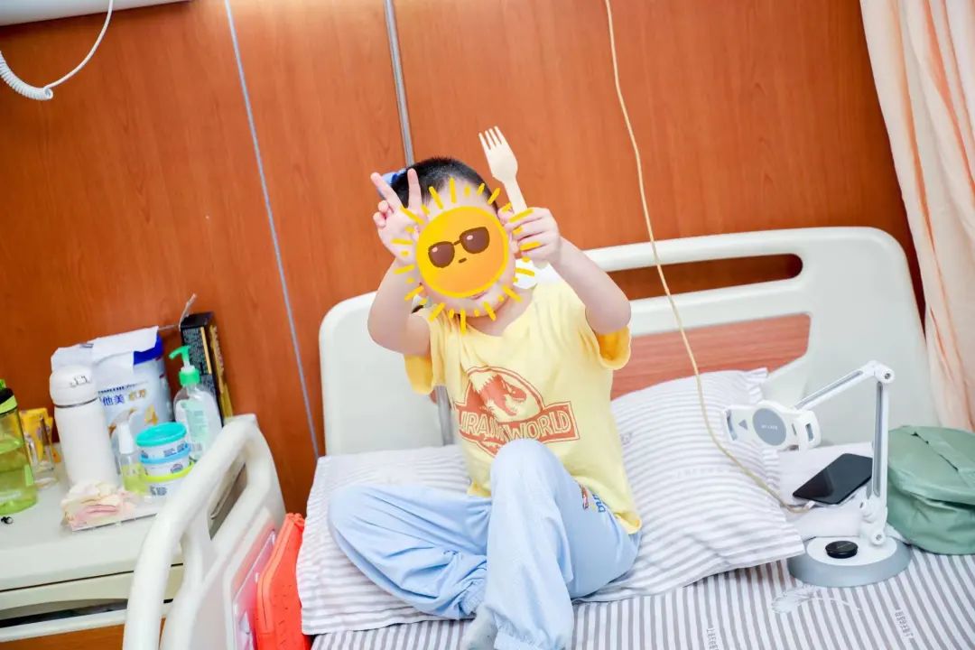 4岁男童从29楼坠落经抢救奇迹生还,四岁男童高空坠落头骨全碎生命缘