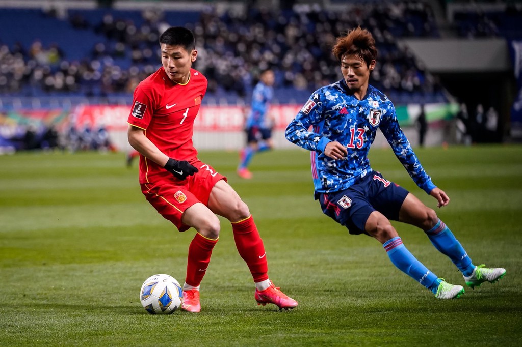 直播国足vs日本黄健翔,12强赛国足直播黄健翔